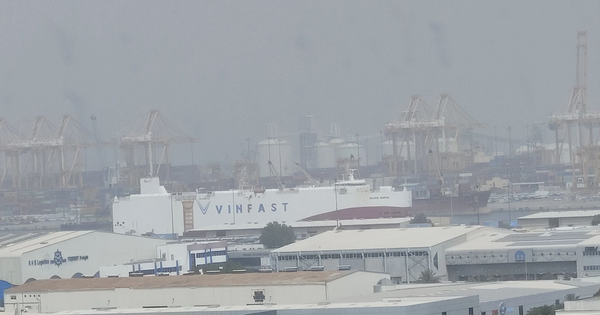 Tàu Silver Queen VinFast vẫn thường dùng vừa bất ngờ cập cảng Dubai