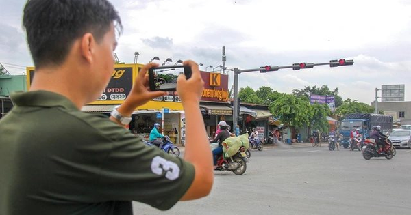 Đề xuất thưởng tới 5 triệu đồng cho người tố cáo vi phạm giao thông - Công việc kiếm bộn tiền cho các 'camera chạy bằng cơm'?