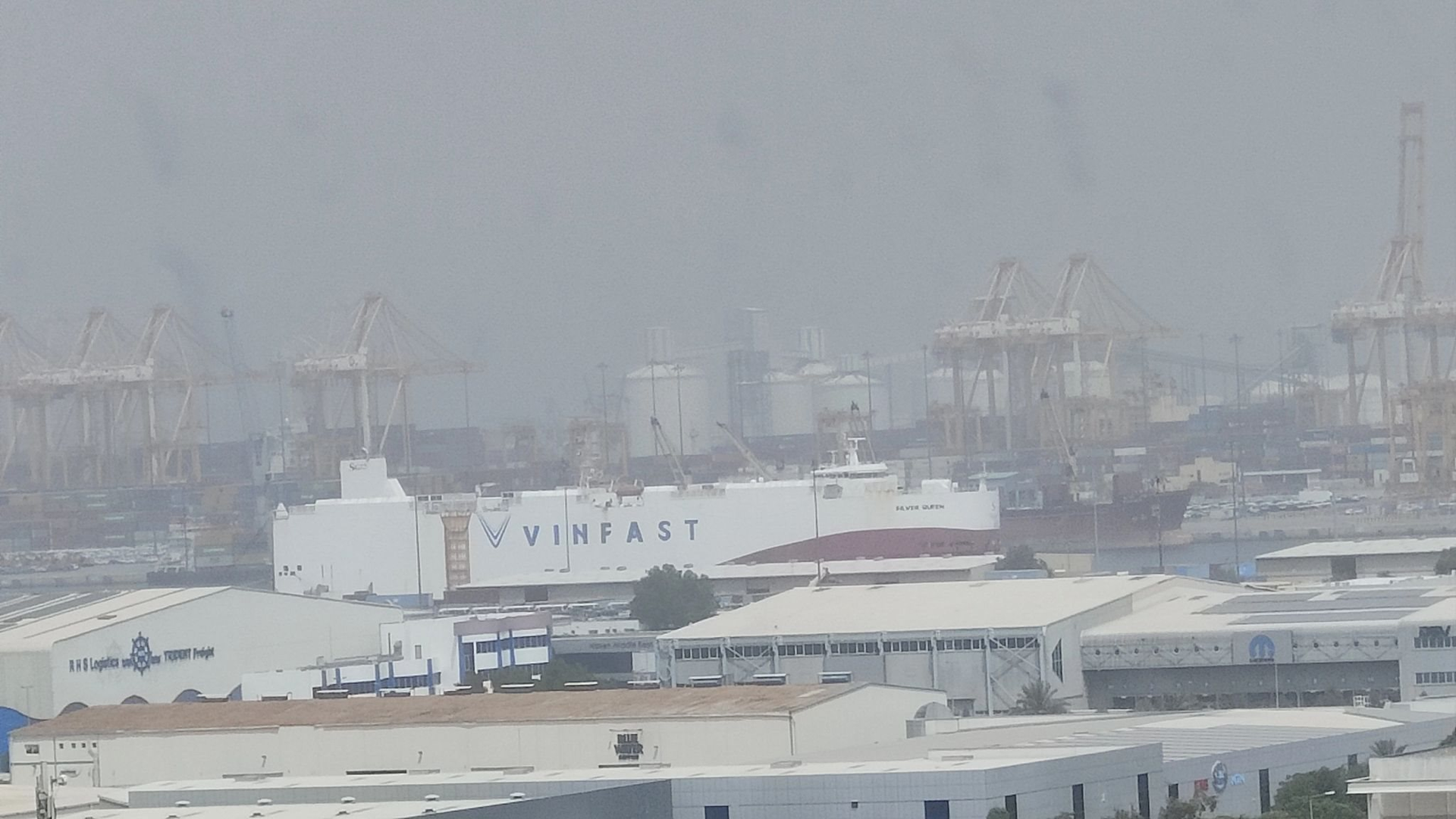Tàu Silver Queen VinFast vẫn thường dùng vừa bất ngờ cập cảng Dubai - Ảnh 2