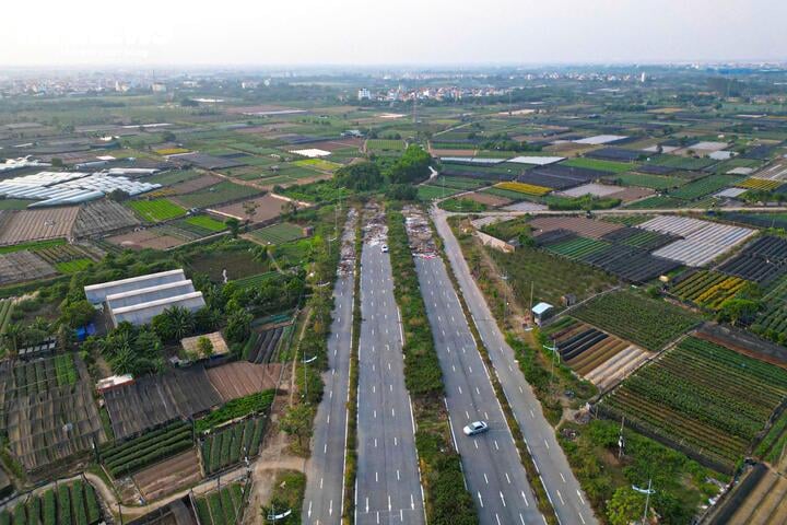 Ngắm tuyến đường 10 làn xe nối Tây Hồ với Sơn Tây từ trên cao - Ảnh 7