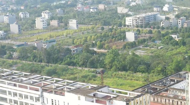 'Cò đất' nhộn nhịp quanh bệnh viện nghìn tỷ đắp chiếu ở Hà Nam - Ảnh 2