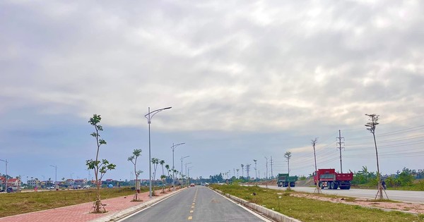 'Cò đất' tiết lộ đất đấu giá 120 triệu/m2 ở phố huyện