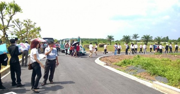 Có tiền tỷ trong tay nhưng không mua nổi nửa căn chung cư Hà Nội, nhà đầu tư dạt về quê "ôm đất"