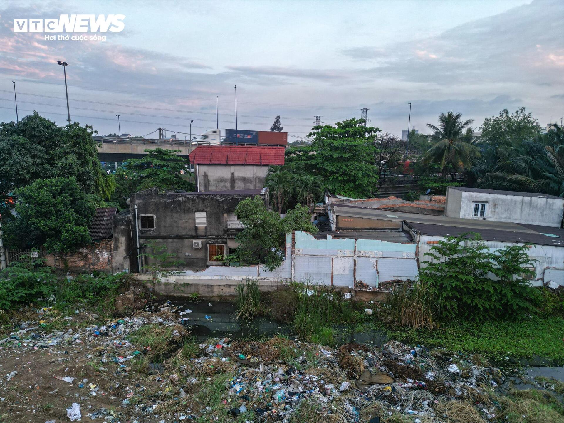Vướng mặt bằng, dự án 'giải cứu kẹt xe' cửa ngõ TP.HCM tiếp tục đình trệ - Ảnh 4