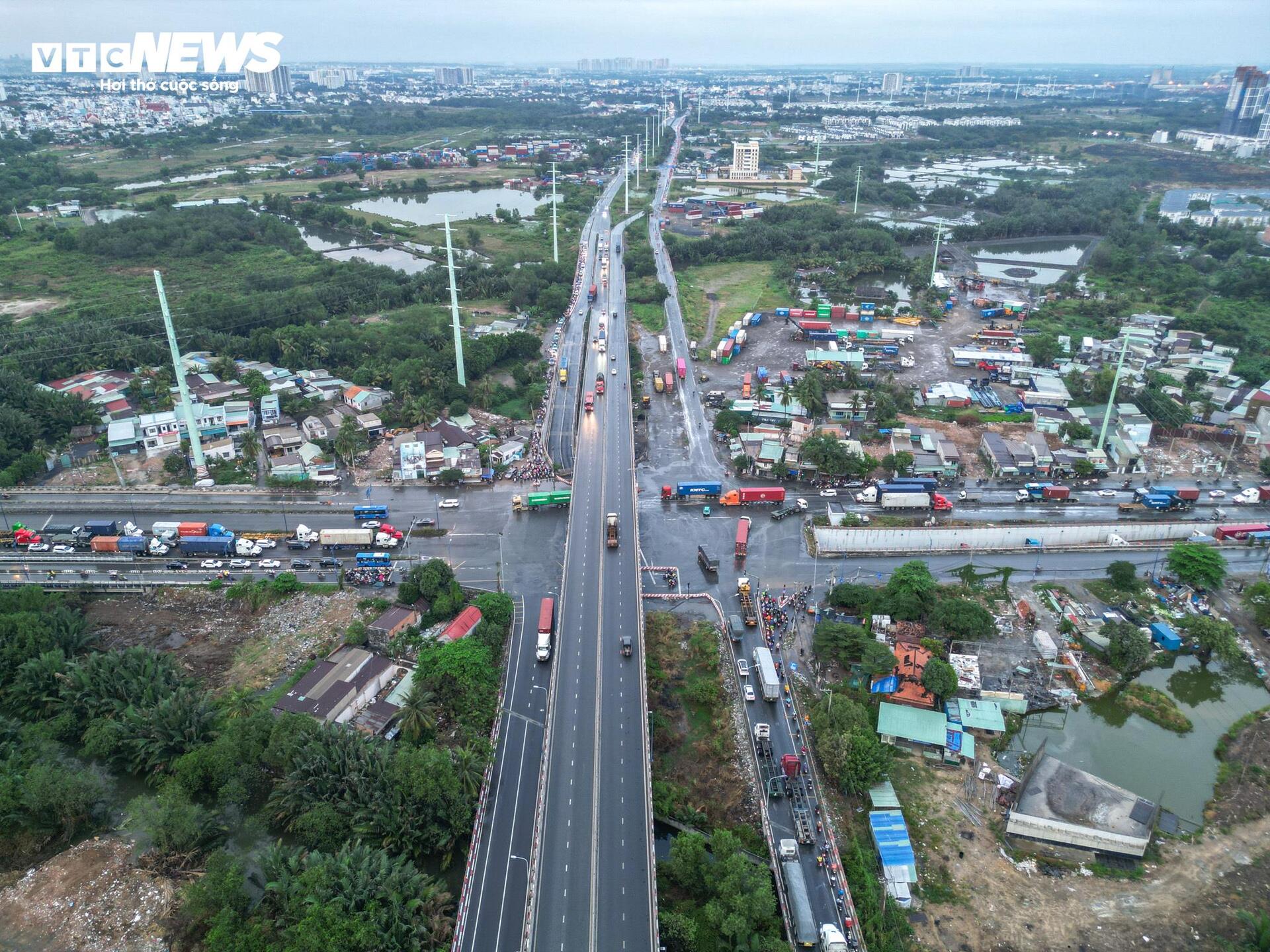 Vướng mặt bằng, dự án 'giải cứu kẹt xe' cửa ngõ TP.HCM tiếp tục đình trệ - Ảnh 1
