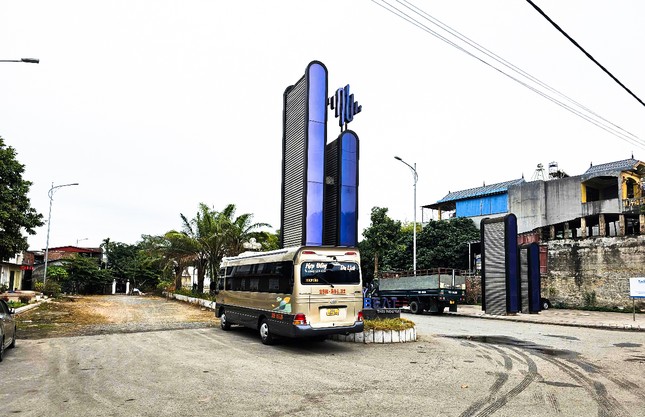 Bên trong khu đô thị 700 tỷ cỏ mọc um tùm, hạ tầng thi công đứt đoạn - Ảnh 1