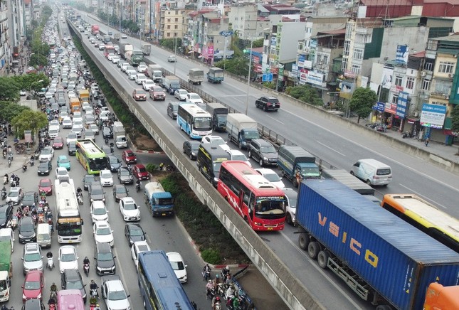 Đề xuất cho xe đi vào làn khẩn cấp Vành đai 3 trên cao để giảm ùn tắc - Ảnh 1
