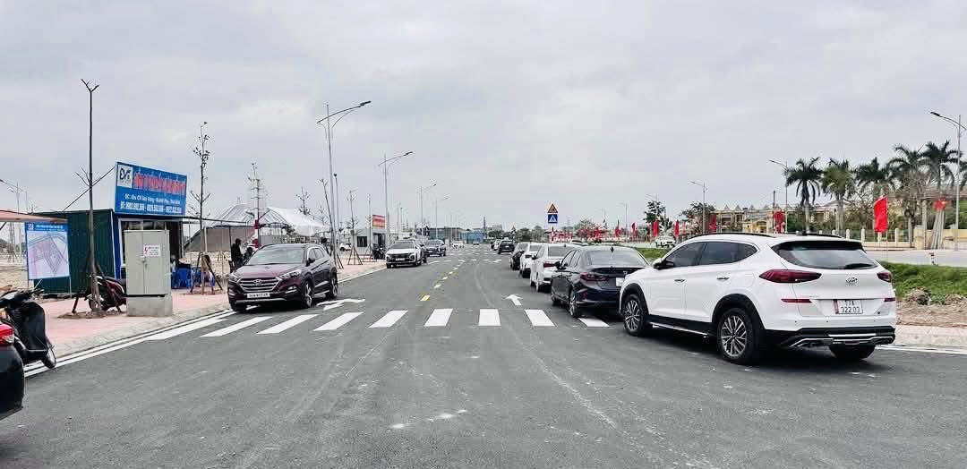 “Đu đỉnh” lô đất, 3 lần tụt giá, tâm trạng như ngồi trên lửa nhưng nhà đầu tư này vẫn quyết không bán và cái kết khiến môi giới “tá hoả” - Ảnh 1