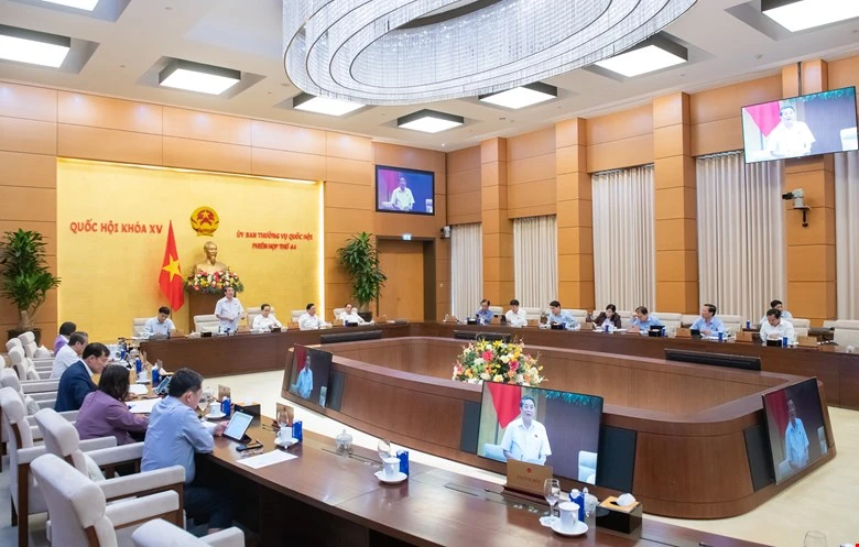Ủy ban Thường vụ Quốc hội xem xét dự thảo nghị quyết về thí điểm chính sách đặc thù phát triển nhà ở xã hội - Ảnh 1