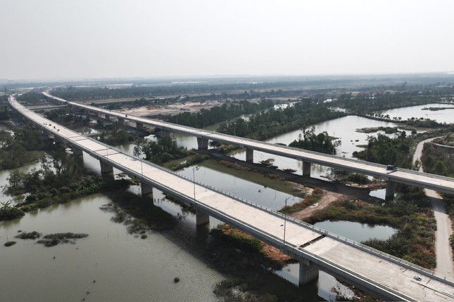 Cựu Giám đốc BQL Dự án Quảng Ninh bị cáo buộc nhận hơn 9 tỷ đồng từ các nhà thầu - Ảnh 1
