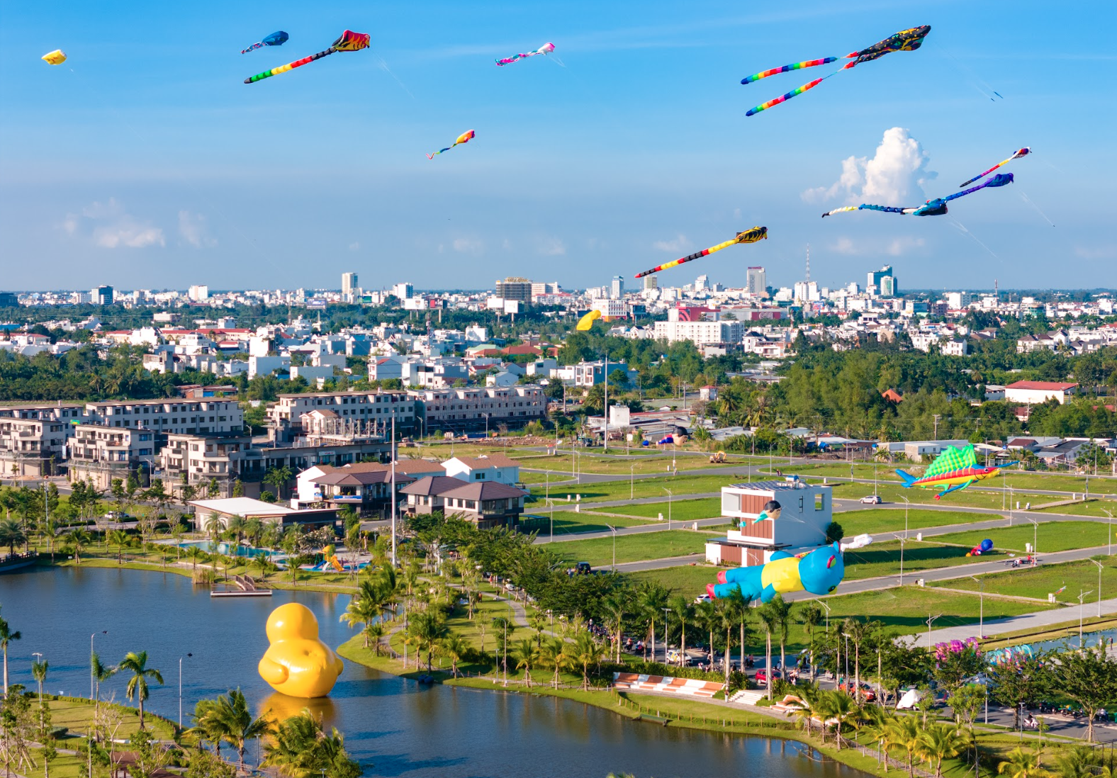 Cuộc “ly tâm” mạnh mẽ của nhà phố - biệt thự, lý do ít ai ngờ - Ảnh 1