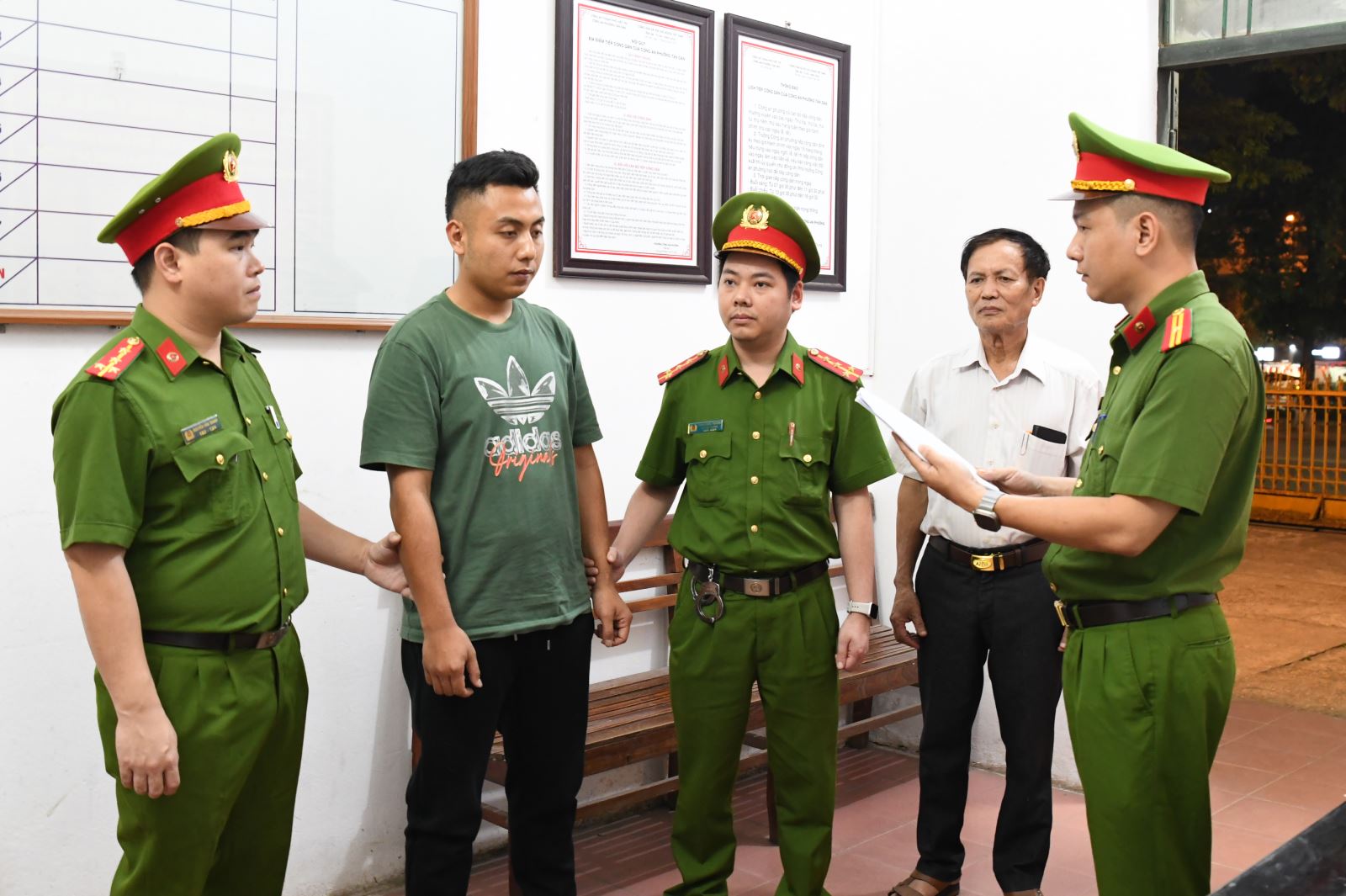 Bắt giữ, khám xét khẩn cấp nơi ở của Lê Hoàng Thắng và Hoàng Hải Long - Ảnh 1
