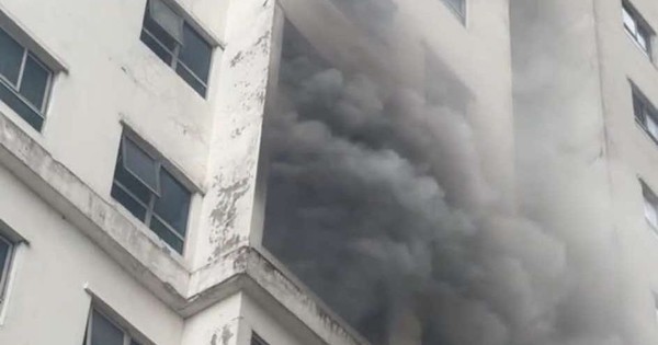 Hà Nội: Cháy căn hộ chung cư HH2A Linh Đàm