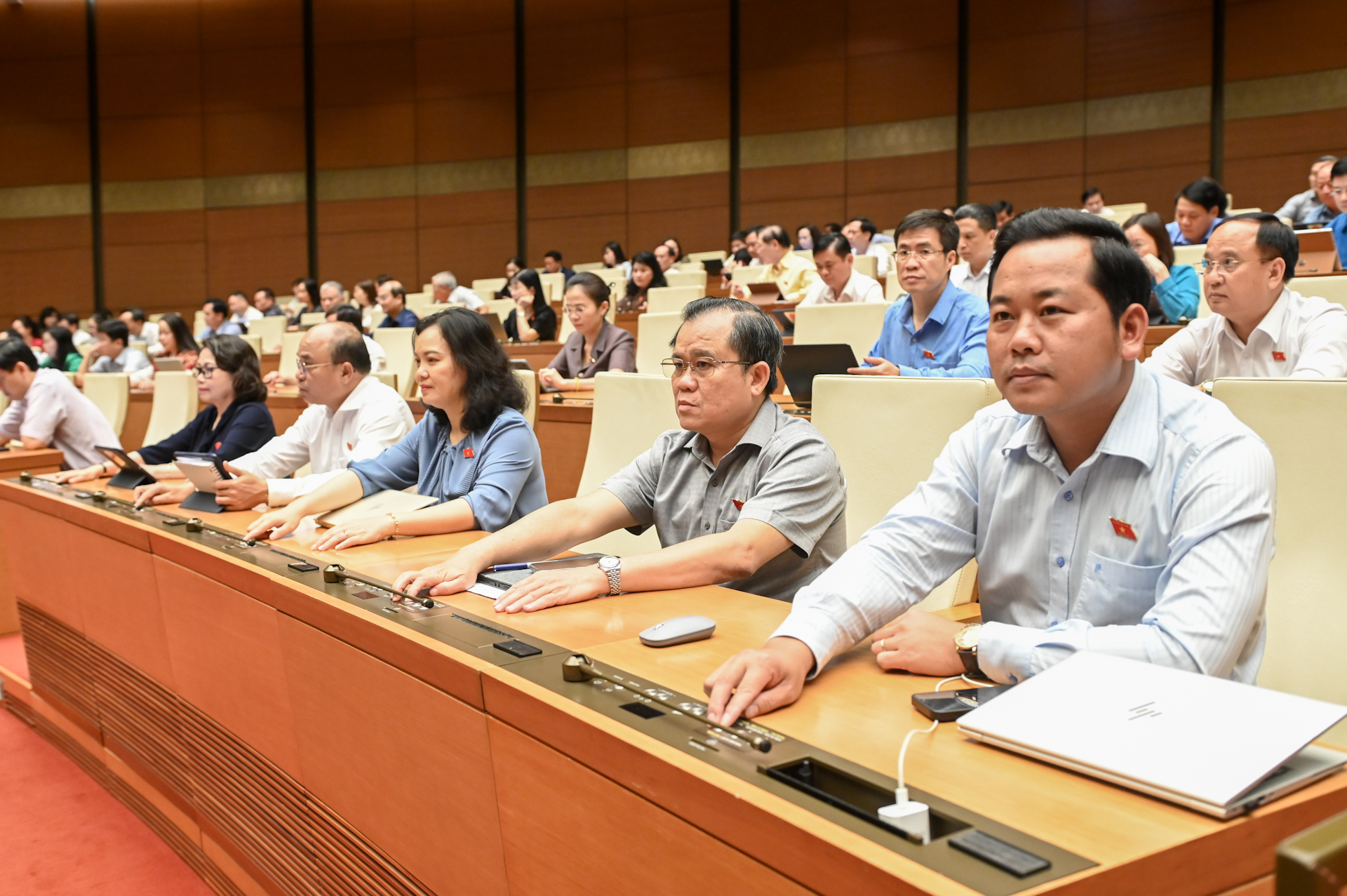 Quốc hội thông qua loạt chính sách đặc thù phát triển nhà ở xã hội - Ảnh 1