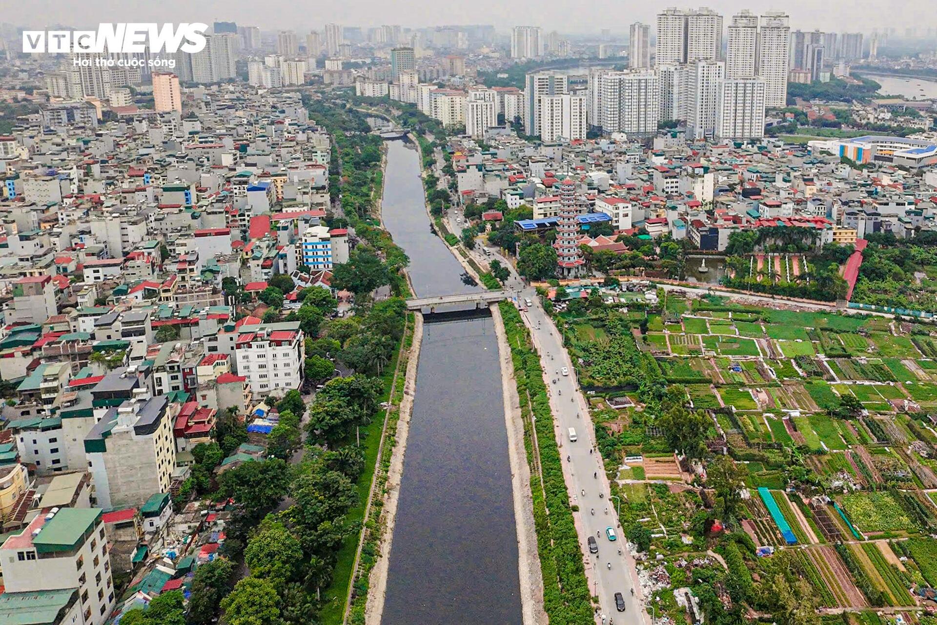 Công trình đập dâng giữ nước đầu tiên trên sông Tô Lịch dần thành hình - Ảnh 11