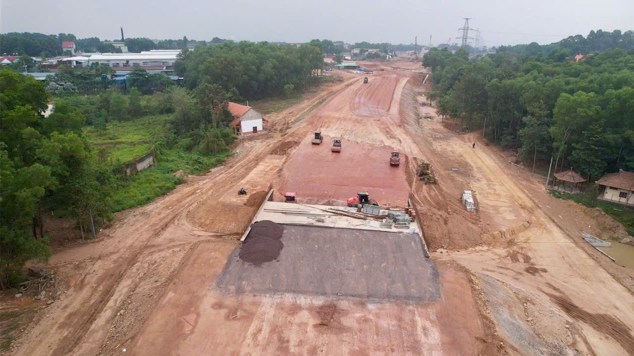 Thi công xuyên lễ trên đại công trường cao tốc Bắc Nam - Ảnh 20