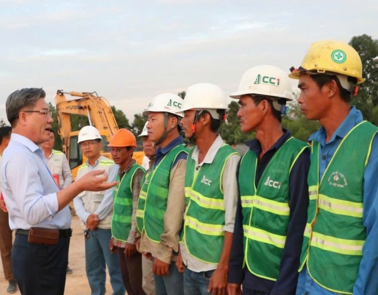 Thi công xuyên lễ trên đại công trường cao tốc Bắc Nam - Ảnh 19