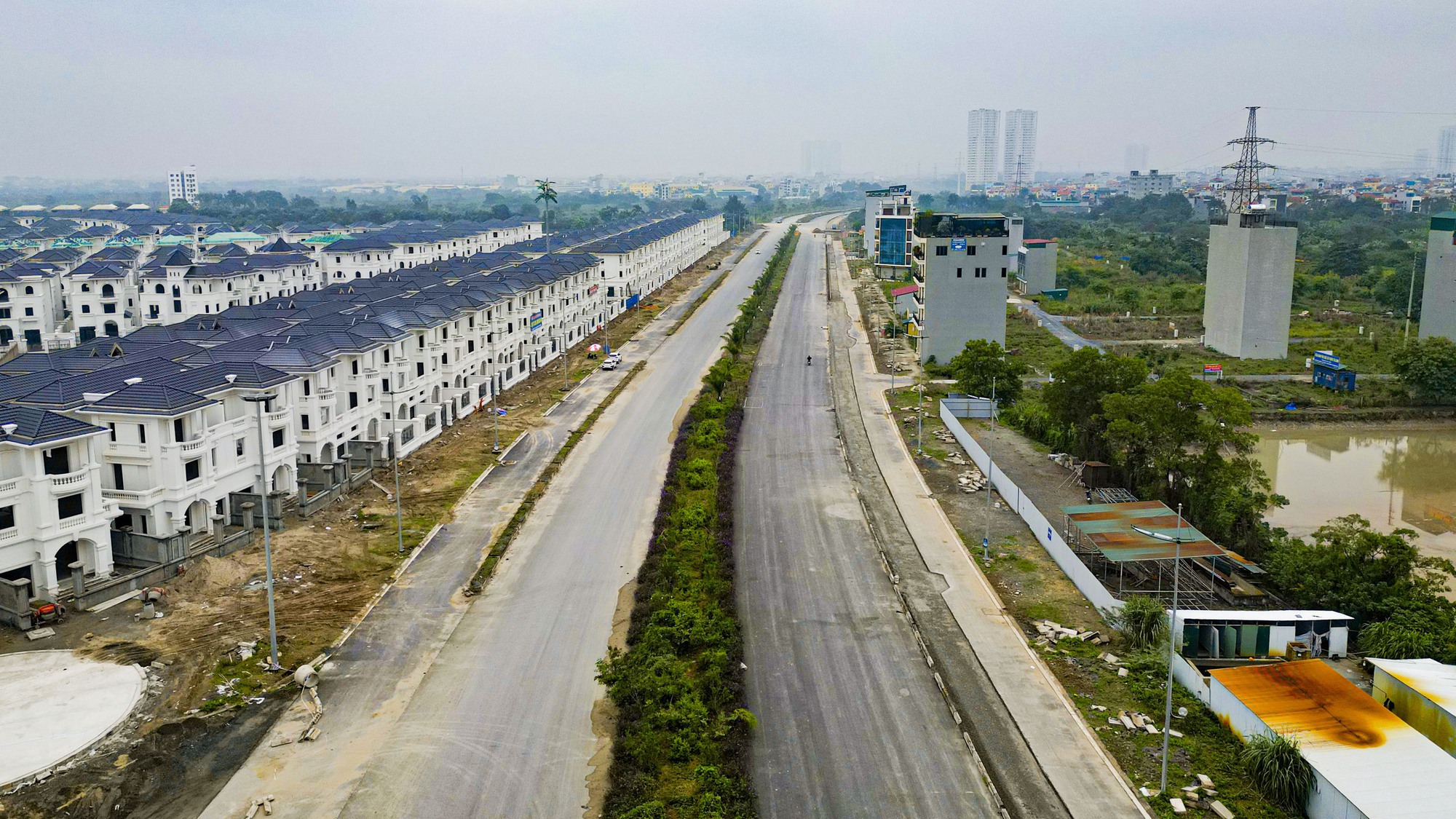 Loạt dự án nghìn tỷ này triển khai, đã khiến giới nhà giàu tại "làng biệt thự" triệu đô giữa lòng Hà Nội không khỏi vui mừng - Ảnh 1