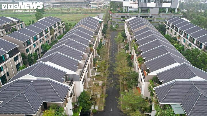Bất động sản bỏ hoang gây 'thừa đất, thiếu chỗ ở': Đã đến lúc mạnh tay đánh thuế - Ảnh 1