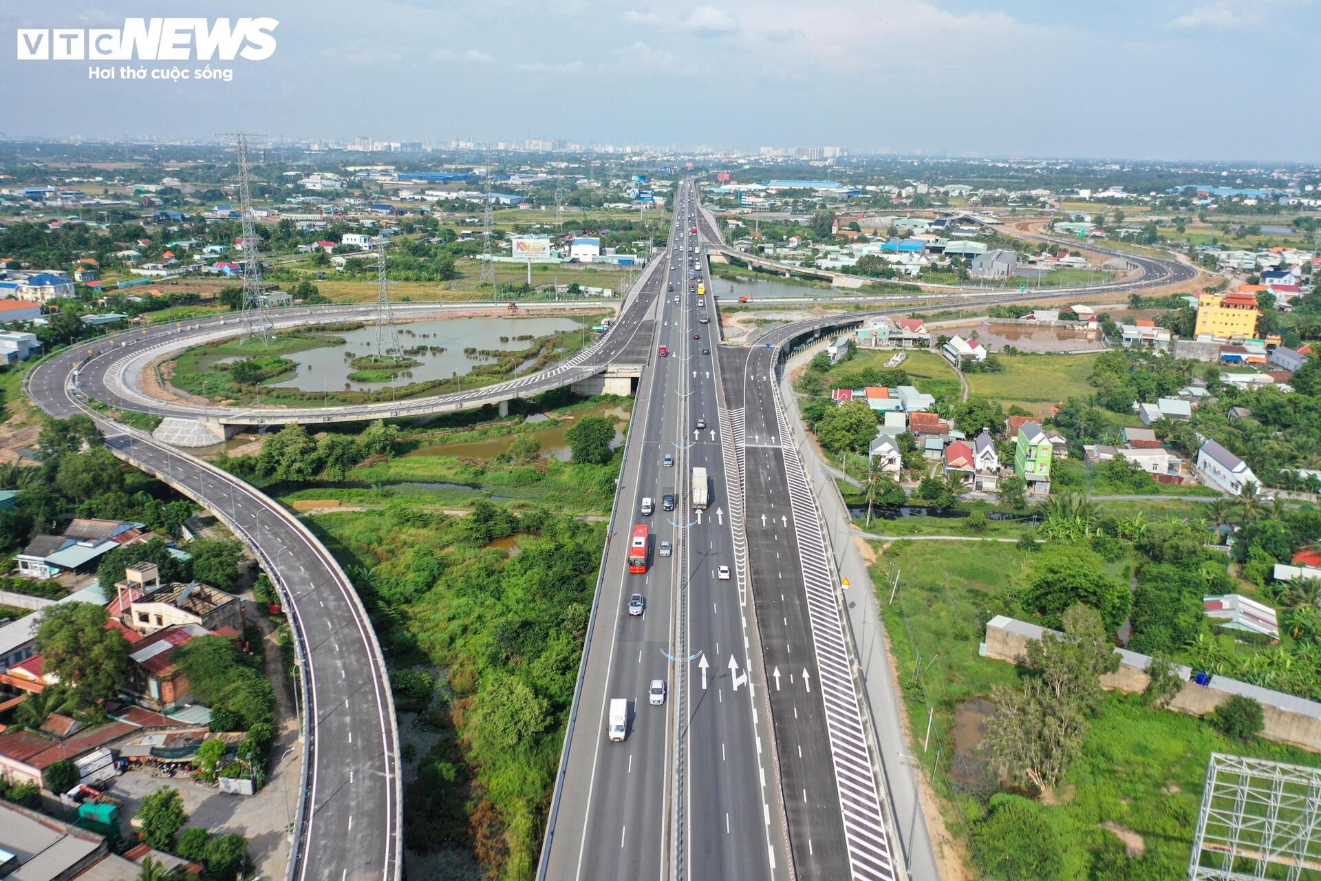 Cận cảnh các tuyến đường kết nối TP.HCM với Bà Rịa - Vũng Tàu trước sáp nhập - Ảnh 10