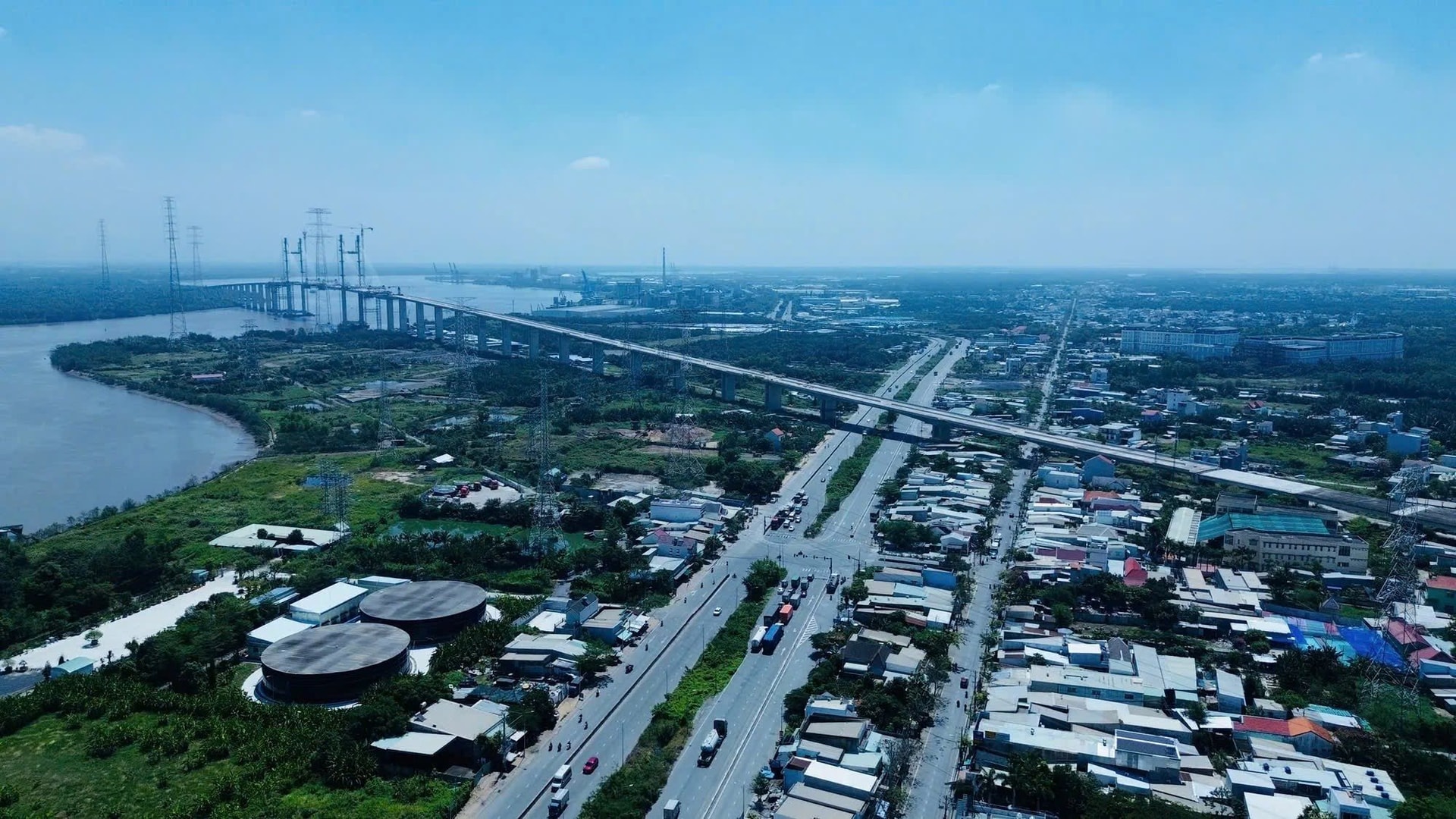 Tuyến đường Nguyễn Hữu Thọ mở rộng lên 60m, đất nền, nhà phố khu vực Nhà Bè, Cần Giuộc có chuyển động mới - Ảnh 1