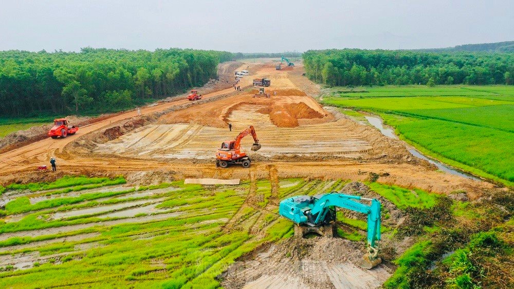 Tiến độ giải ngân, giải phóng mặt bằng chậm, Bộ Xây dựng nhắc nhở 11 địa phương và Ban Quản lý dự án Hàng hải và đường thủy - Ảnh 1