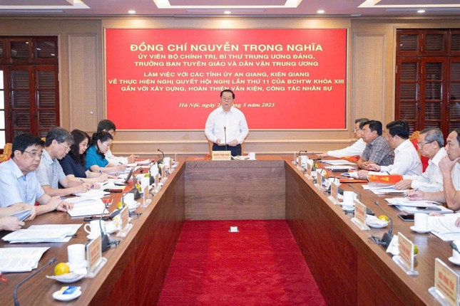 Ông Nguyễn Trọng Nghĩa họp hợp nhất 2 tỉnh Kiên Giang, An Giang - Ảnh 1