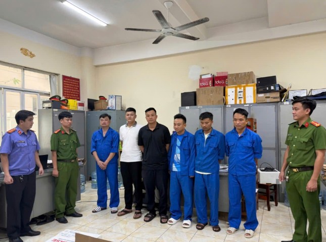Khởi tố, bắt tạm giam Chủ tịch UBND phường và 4 cán bộ thuộc cấp - Ảnh 2
