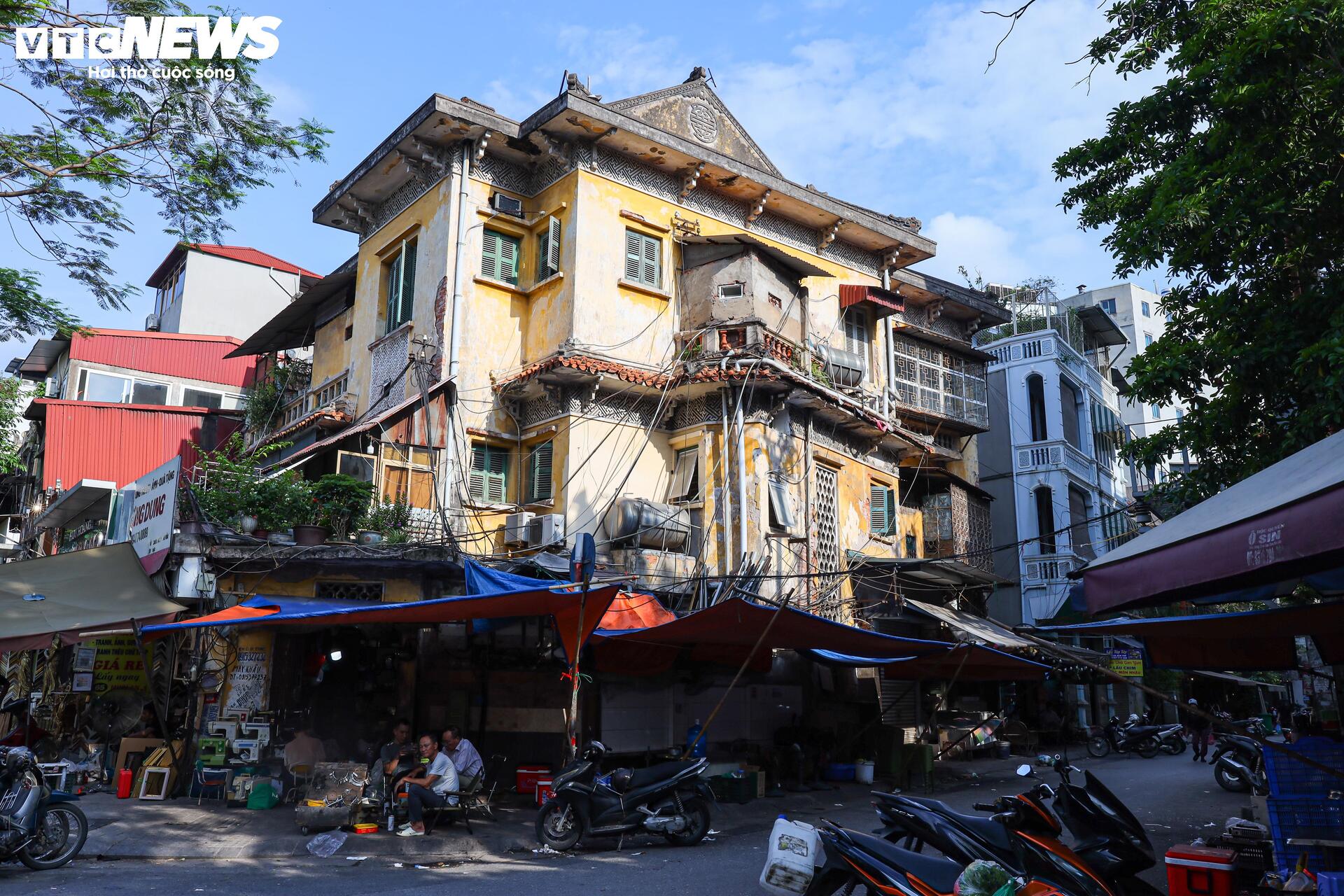 Vẻ đẹp trầm mặc của những biệt thự cổ giữa lòng Hà Nội - Ảnh 3