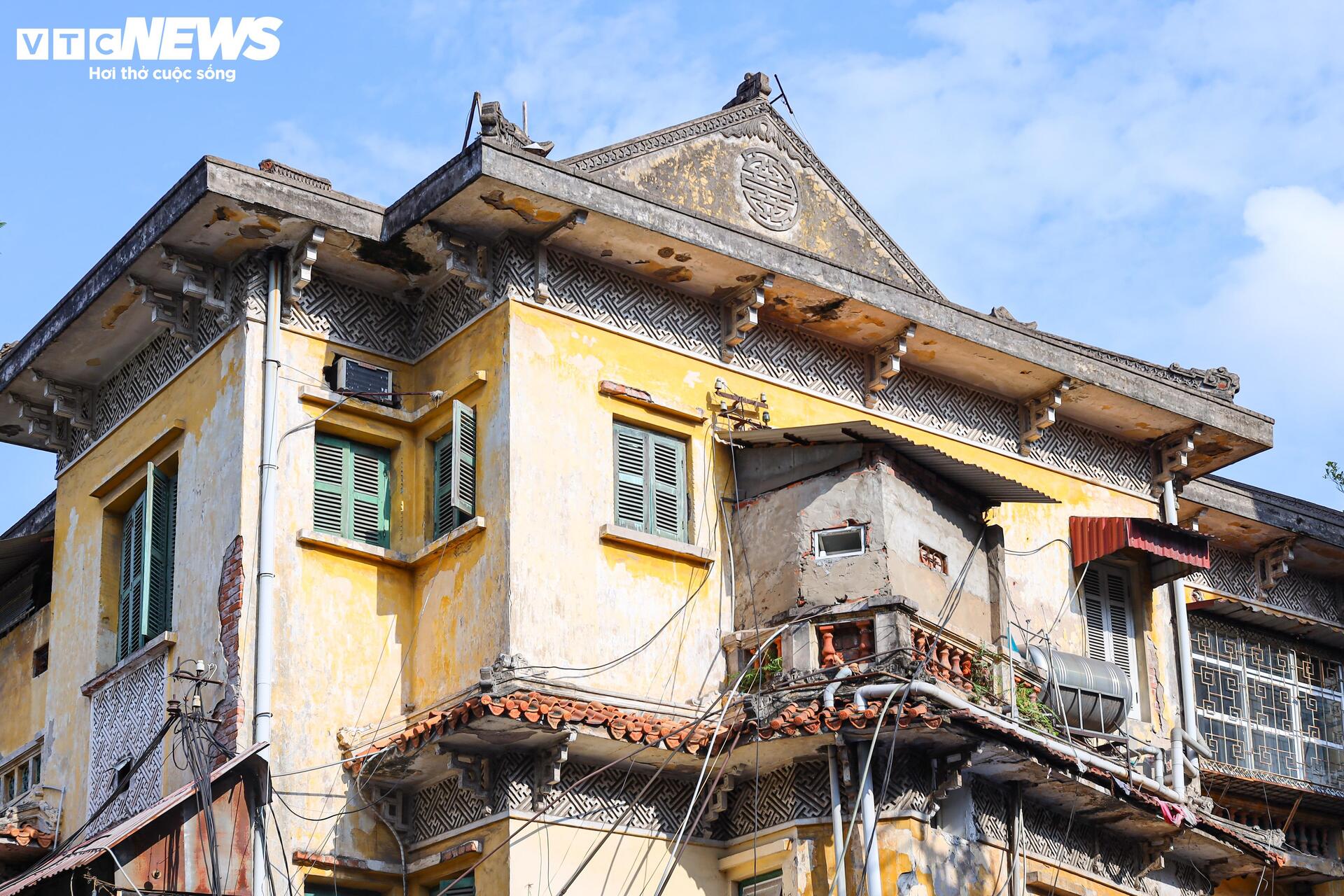 Vẻ đẹp trầm mặc của những biệt thự cổ giữa lòng Hà Nội - Ảnh 4