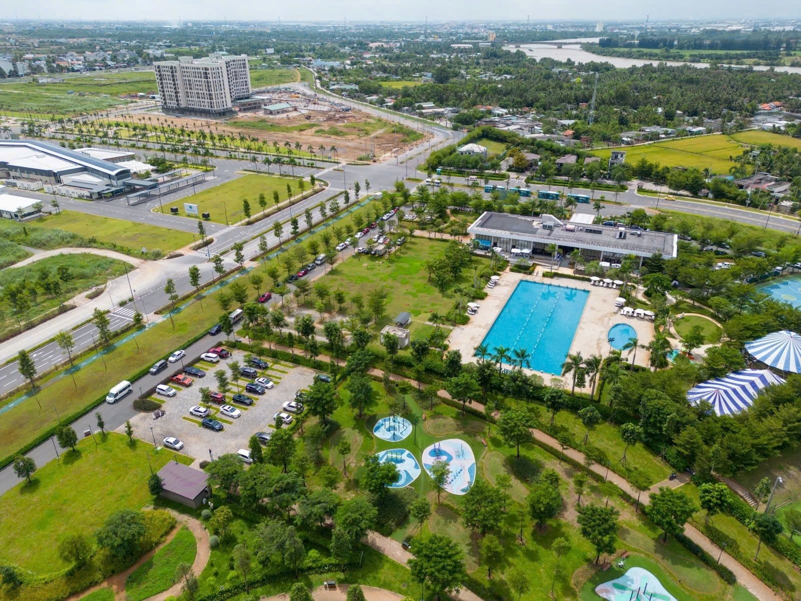 Một doanh nghiệp lớn phía Nam kỳ vọng có thêm quỹ đất, mở rộng ra thị trường miền Bắc - Ảnh 1