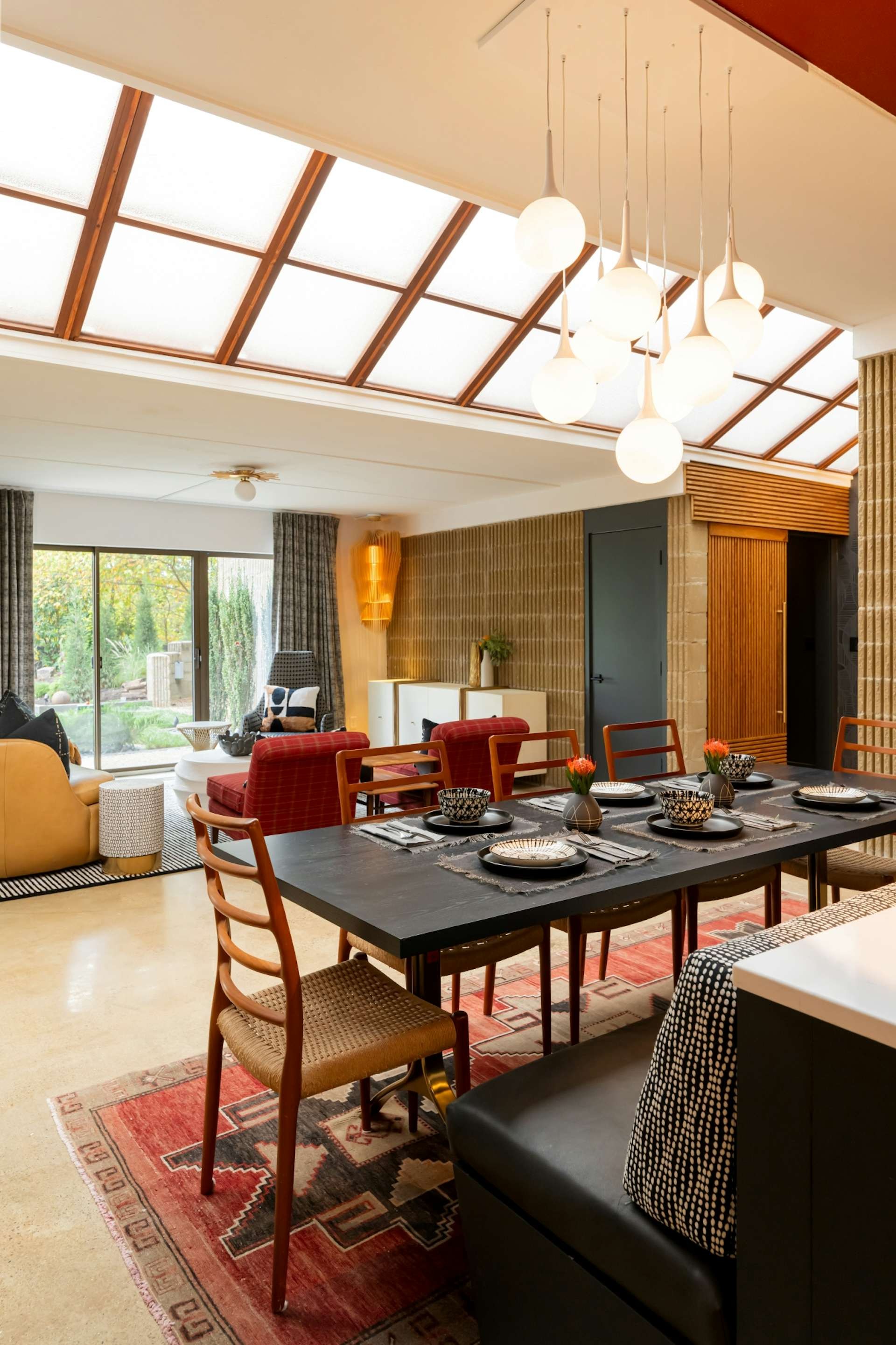 Độc đáo ngôi nhà xây dựng chìm dưới lòng đất - Ảnh 3