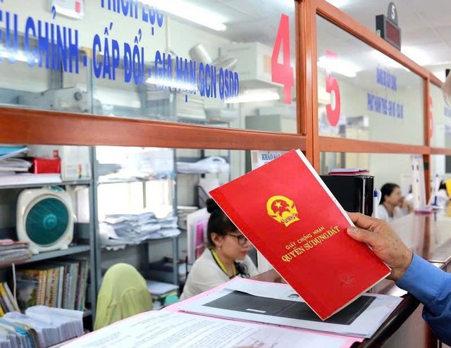 Hà Nội: Người dân "khóc dở, mếu dở" vì không thể tách thửa đất dịch vụ chia cho con cái - Ảnh 1