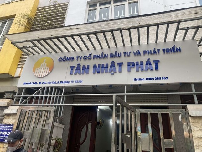 Hà Nội: Hơn 20 khách hàng bị lừa nộp tiền 'chênh' mua nhà ở xã hội - Ảnh 1