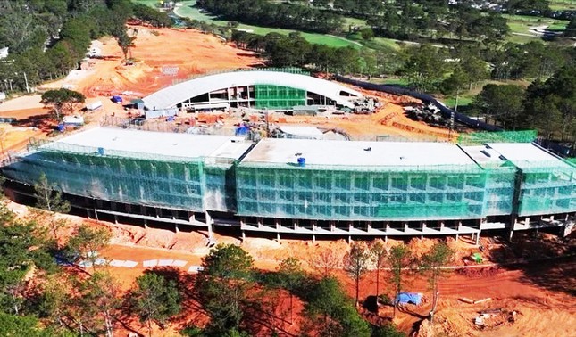 Kỷ luật 3 cán bộ liên quan sai phạm tại dự án sân golf Đồi Cù - Ảnh 2