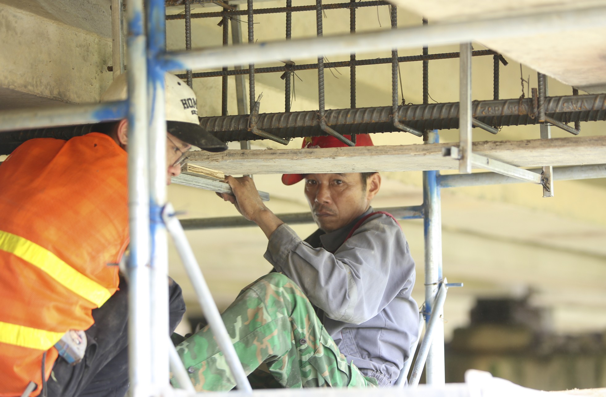 Cầu 'chống nạng gỗ' trên quốc lộ 1A qua Hà Tĩnh hiện ra sao? - Ảnh 14