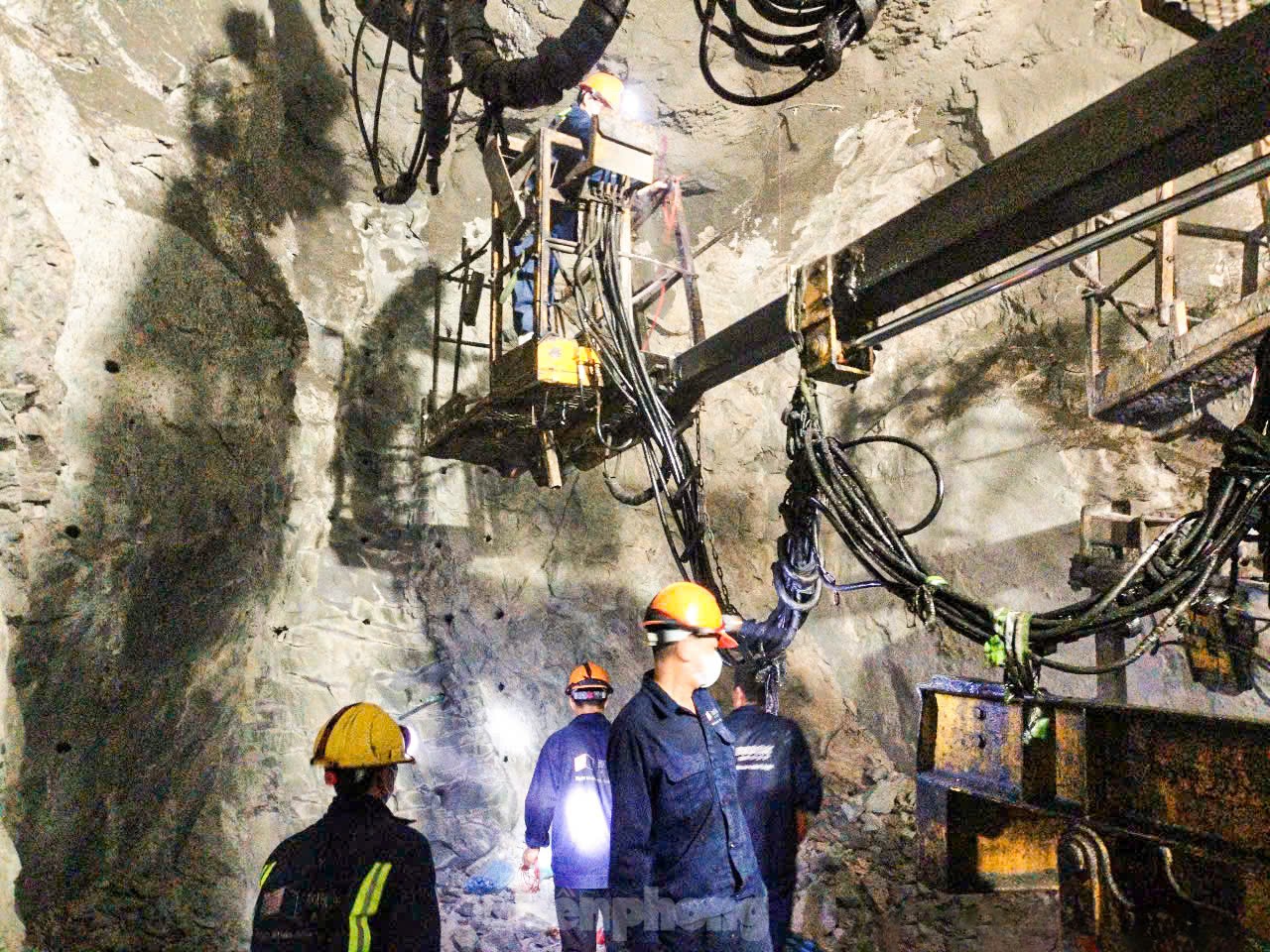 Thi công xuyên lễ trên đại công trường cao tốc Bắc Nam - Ảnh 10
