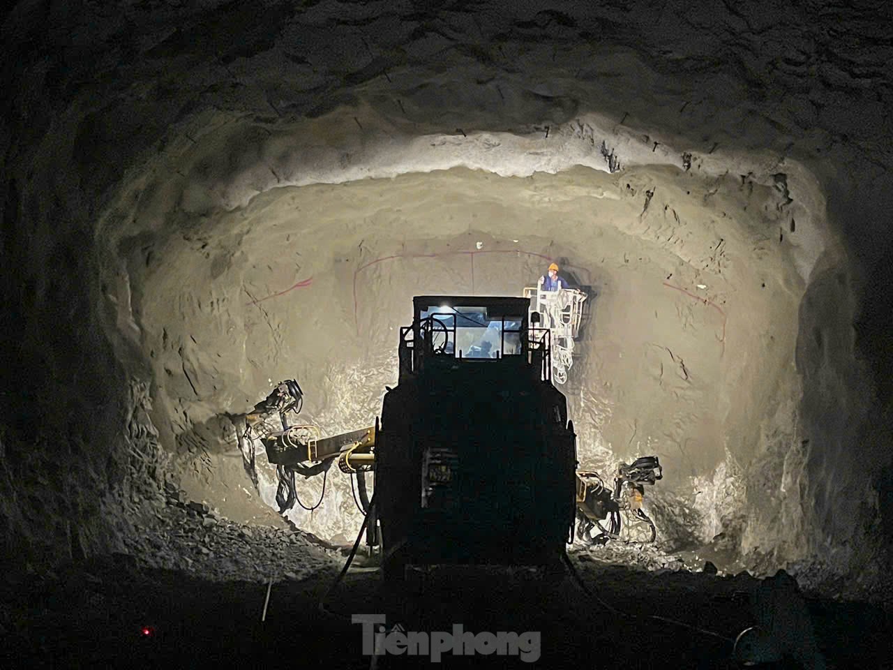 Thi công xuyên lễ trên đại công trường cao tốc Bắc Nam - Ảnh 11