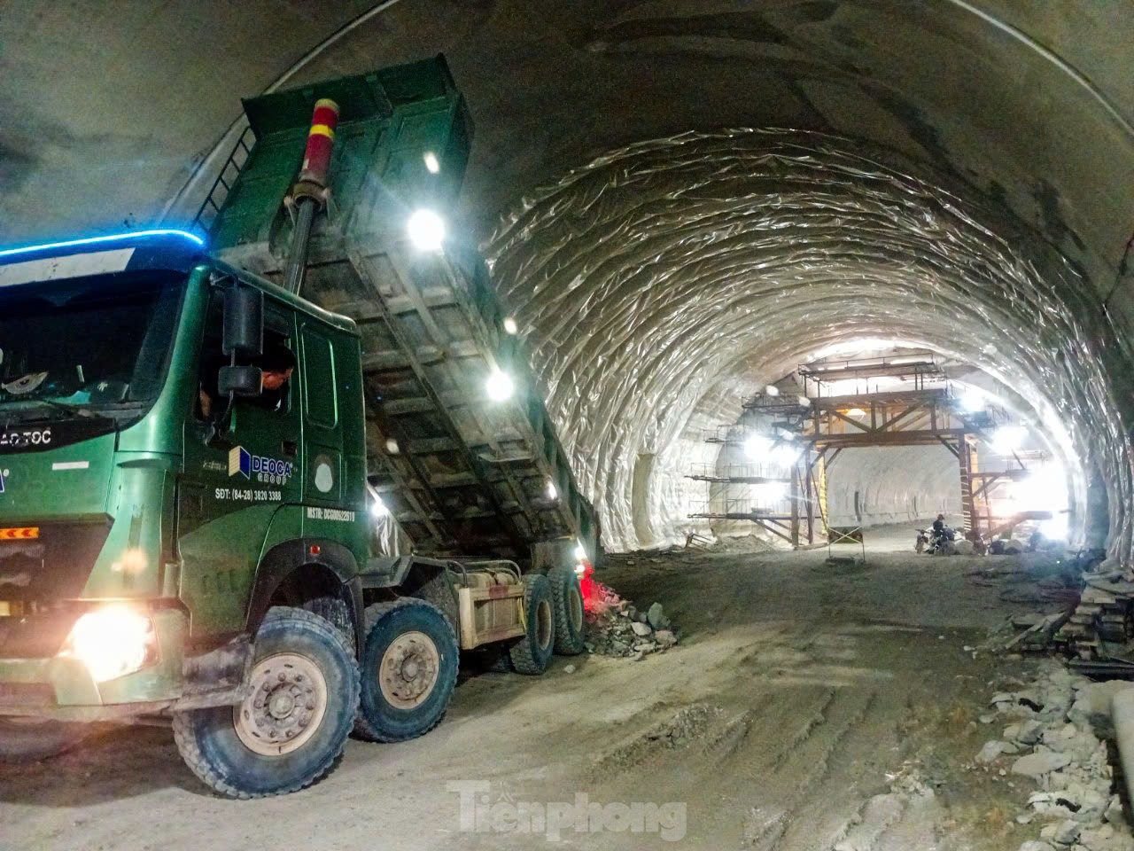 Thi công xuyên lễ trên đại công trường cao tốc Bắc Nam - Ảnh 14