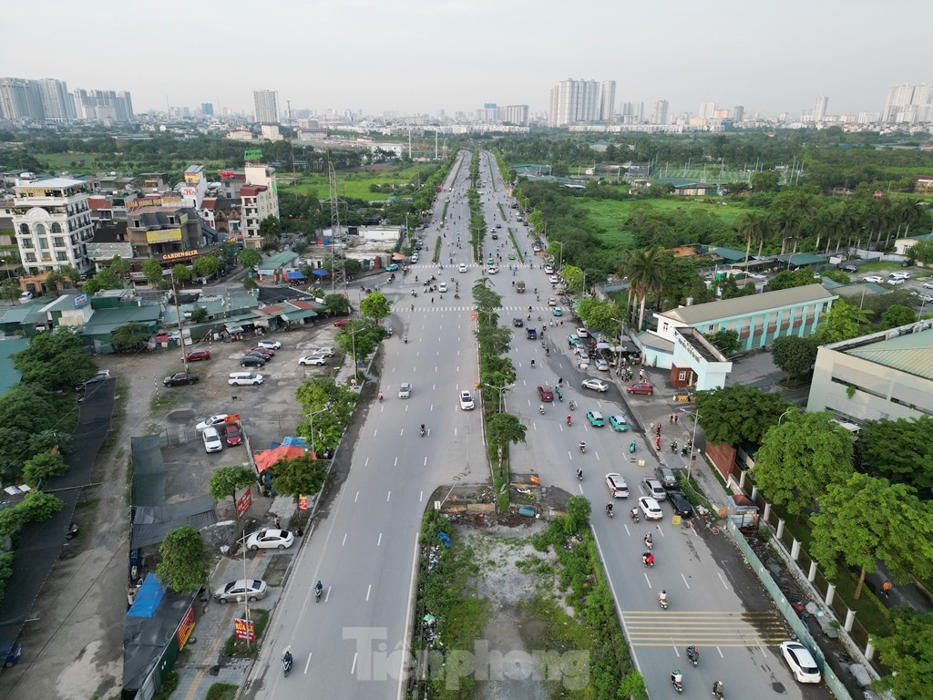 Nút giao 'dị dạng' vì mặt bằng chưa giải phóng xong - Ảnh 2