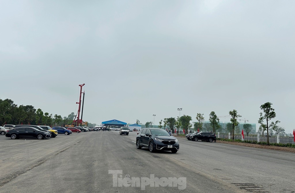 Cầu đầu tiên tại Hà Nội vượt cả sông Hồng và sông Đuống - Ảnh 2