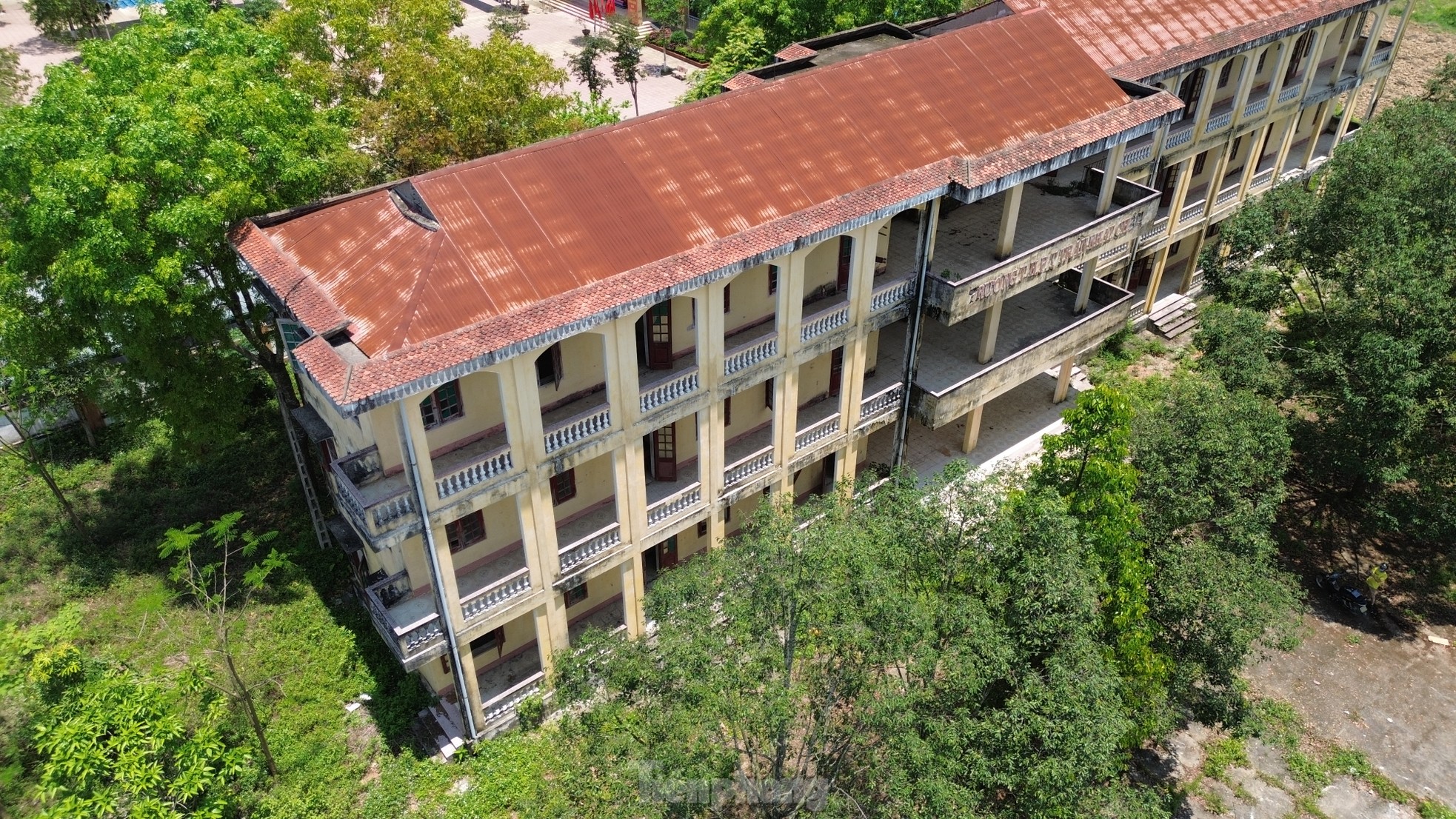 Thanh Hóa: Sau giải thể, trường học trên đất vàng bỏ hoang, đổ nát - Ảnh 2