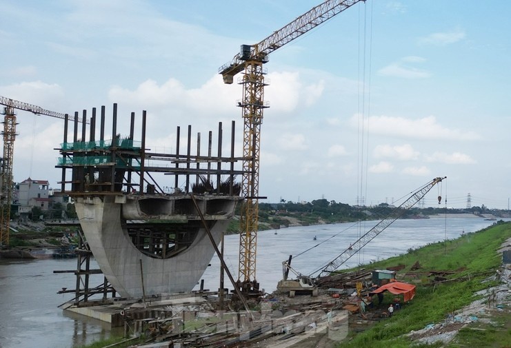 Cầu Đuống mới vẫn chơi vơi hai trụ cầu, chưa thể làm đường kết nối - Ảnh 5