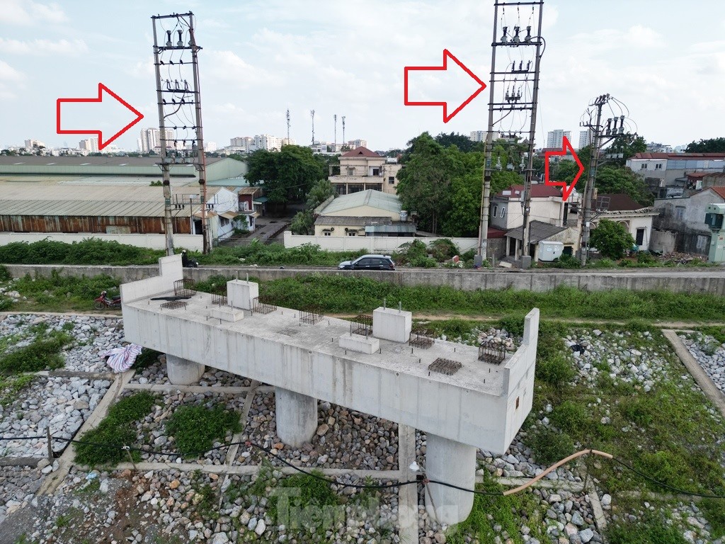 Cầu Đuống mới vẫn chơi vơi hai trụ cầu, chưa thể làm đường kết nối - Ảnh 7