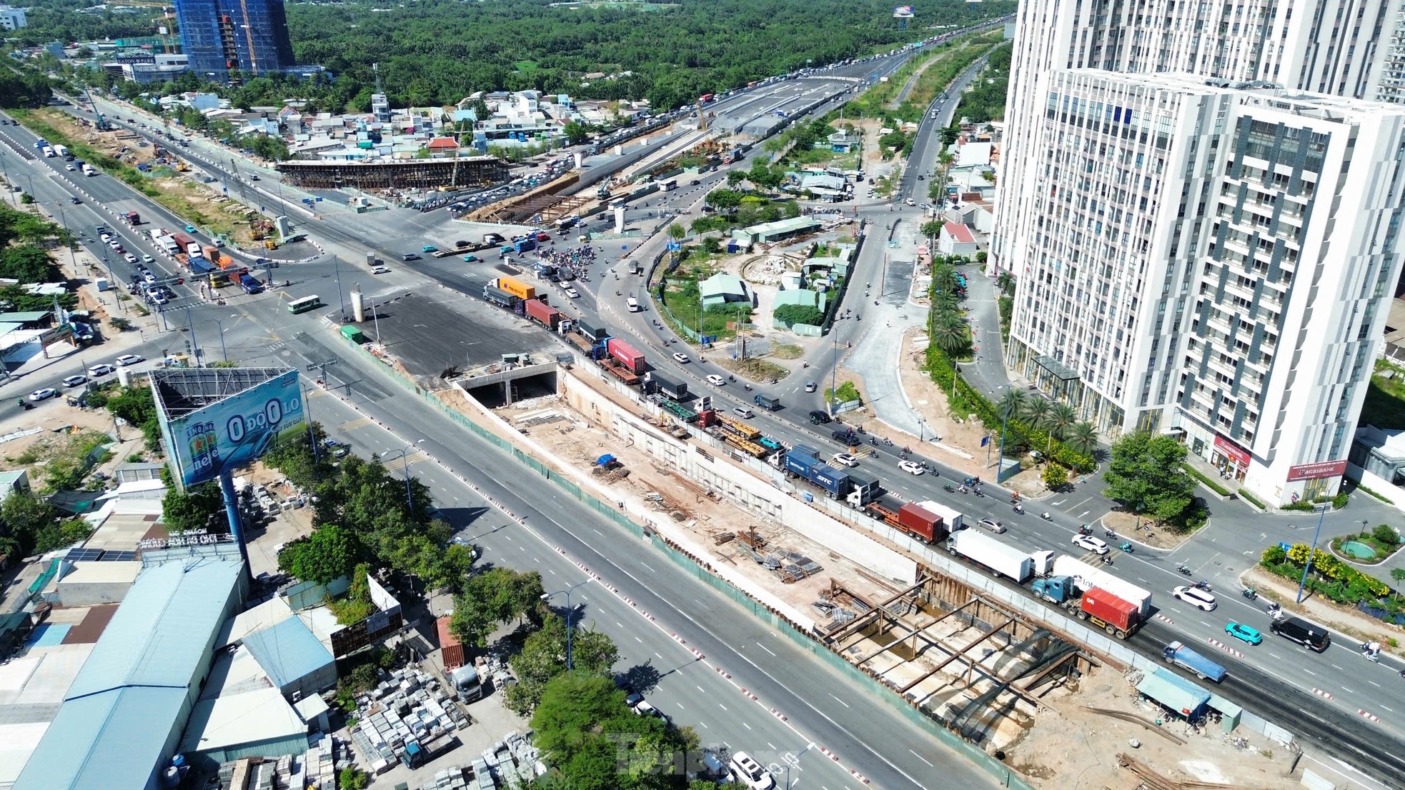 Cận cảnh hầm chui tại nút giao phía Đông TPHCM sắp thông xe - Ảnh 8