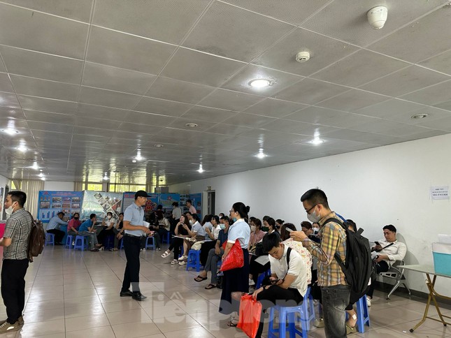 Mua nhà ở xã hội: Từ khổ ải đợi chờ đến kiếp nạn 'cò mồi' - Ảnh 1