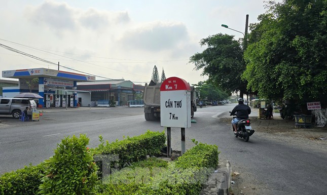 Chủ tịch Cần Thơ yêu cầu giải quyết kiến nghị về các dự án chậm, kéo dài gây ảnh hưởng đến đời sống nhân dân - Ảnh 2