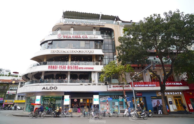 Bắt đầu các bước quây tôn, tháo dỡ công trình Hàm cá mập - Ảnh 1