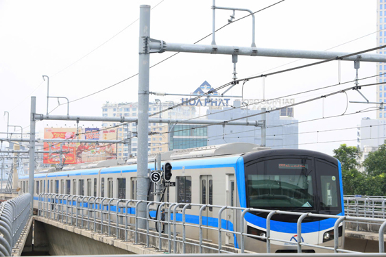 Vượt thách thức chưa có tiền lệ - Ảnh 1