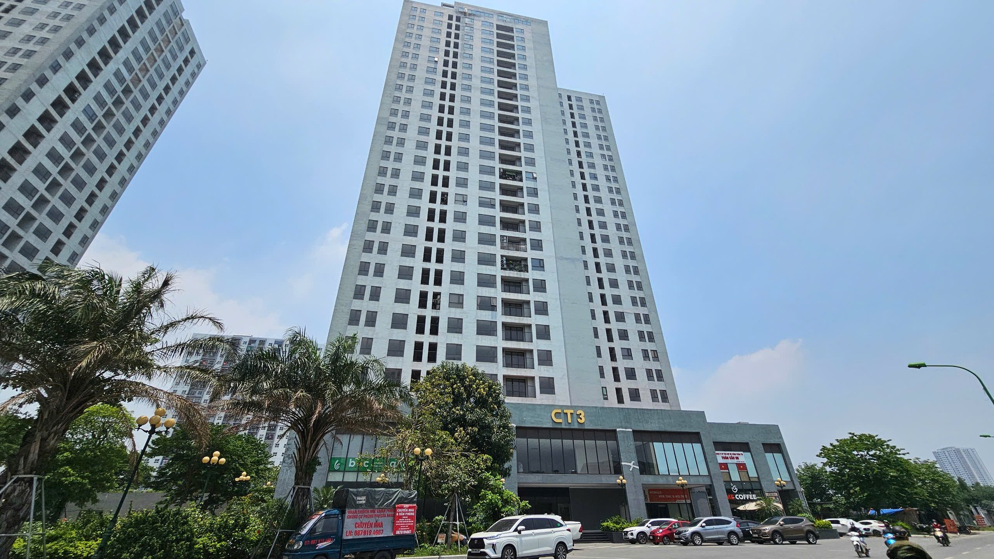 Cận cảnh khu hàng trăm căn hộ được 'đặt hàng' làm nhà tái định cư bỏ hoang giữa lúc dân 'khát' nhà ở - Ảnh 12
